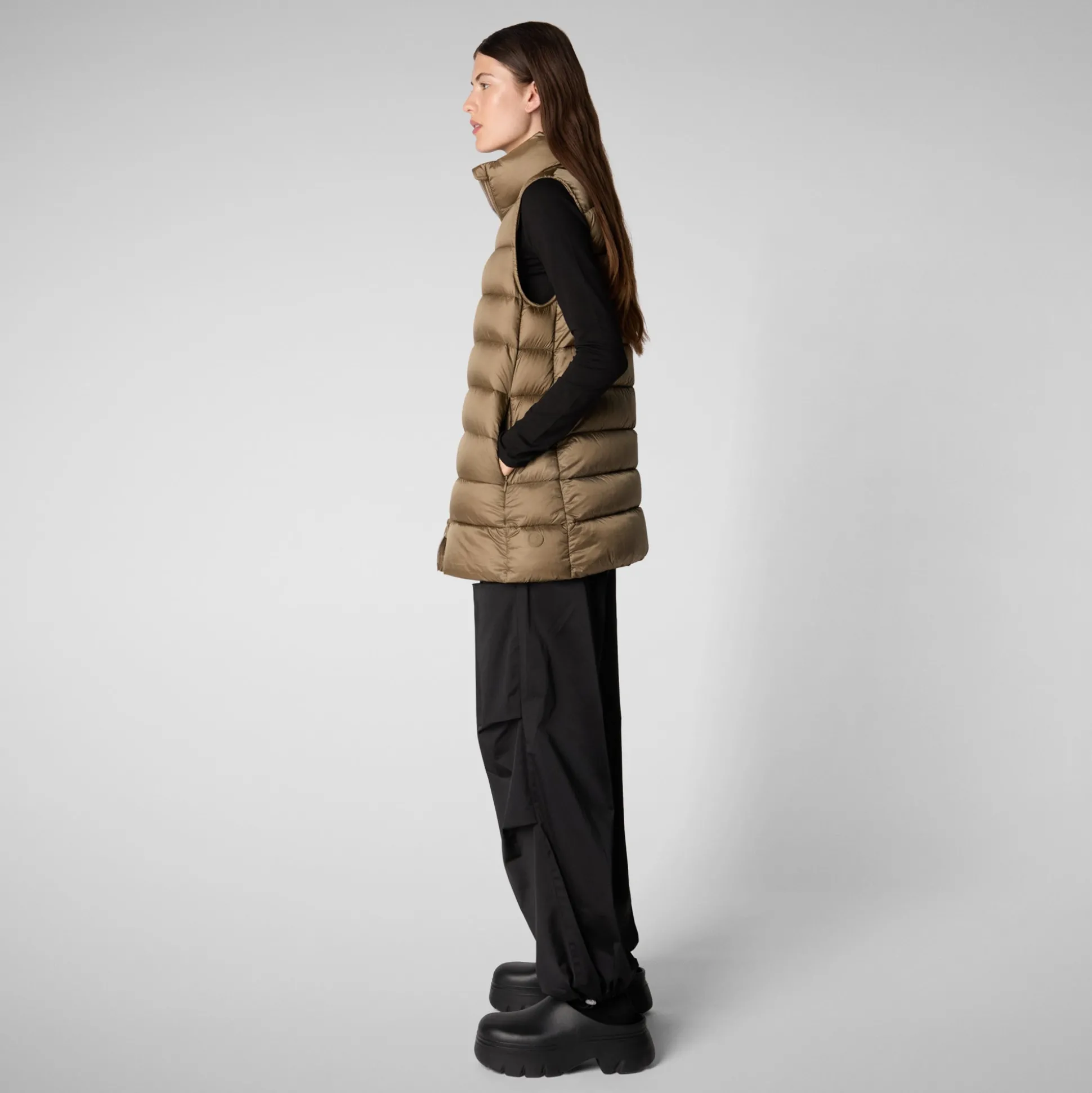 Women's quilted vest Coral in HUSK GREEN